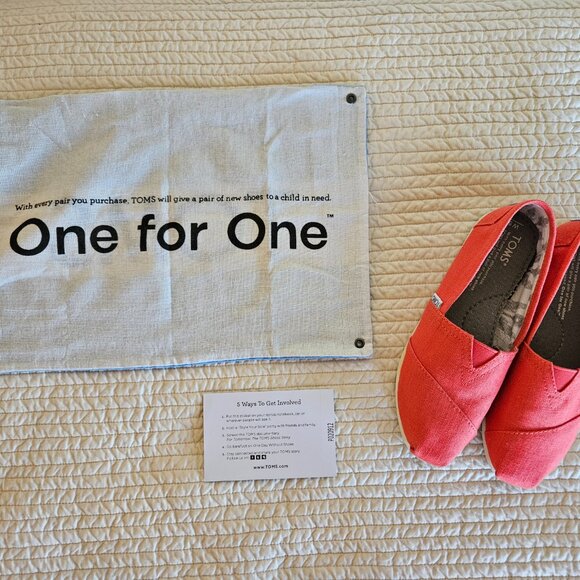 TOMS Red Canvas Women’s Size 5 Shoes - NWOT - Picture 4 of 13